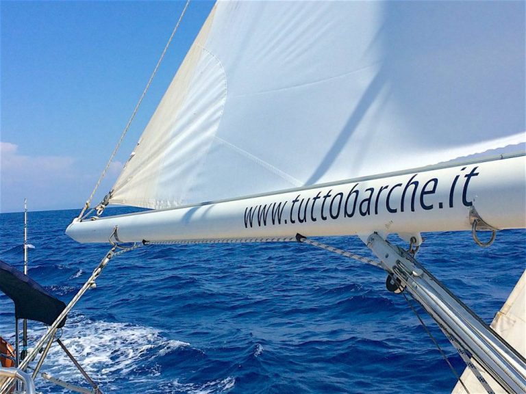 navigazione a vela verso Capraia