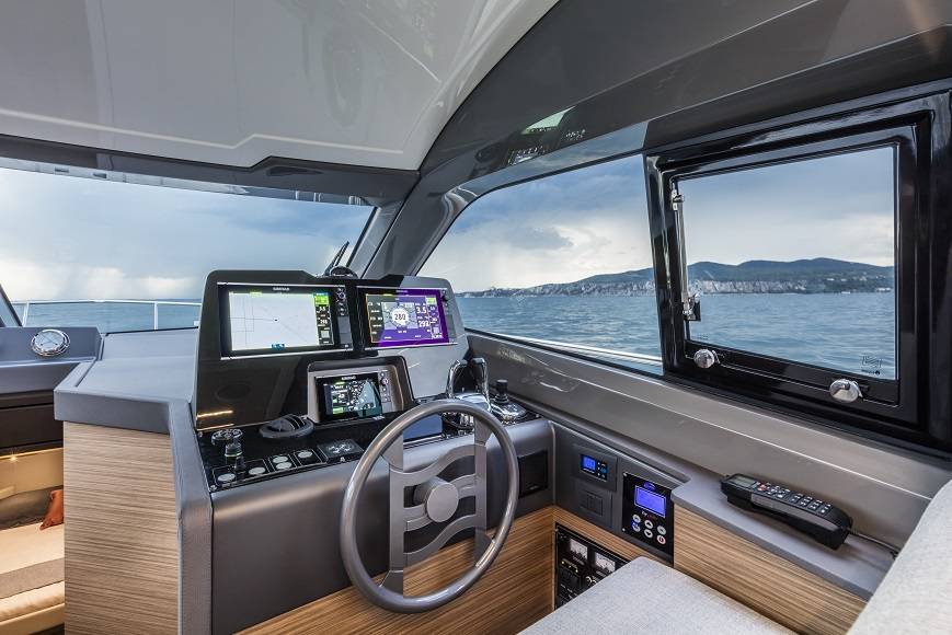 Ferretti Yachts 450 consolle