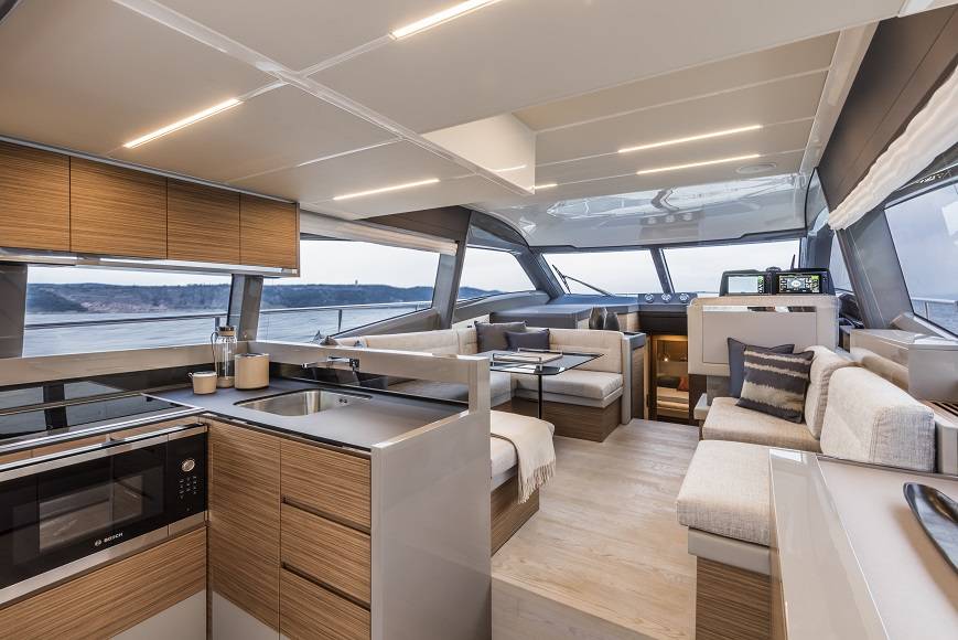 Ferretti Yachts 450 Pozzetto Salone