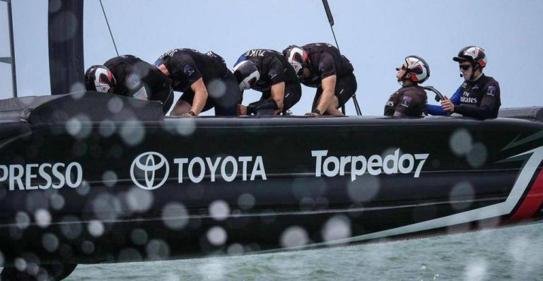 Emirates Team New Zealand allenamento Auckland