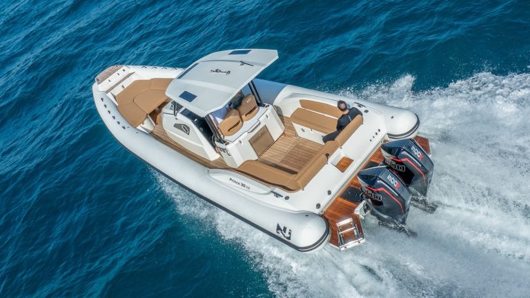 Nuova Jolly Prince 38 CC: con due Mercury 500R si vola sull’acqua