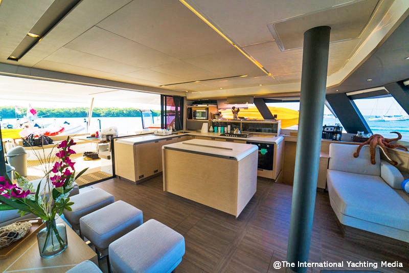 Fountaine Pajot Alegria 67 cucina