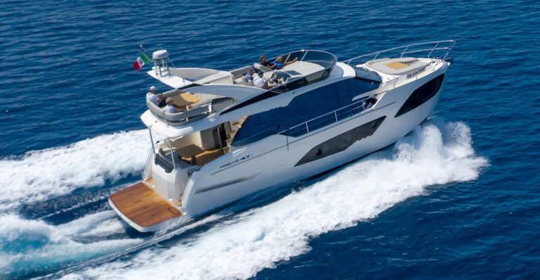 Absolute 47 Fly flybridge