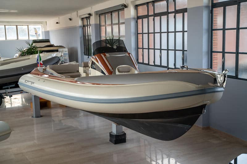 Scanner Marine showroom