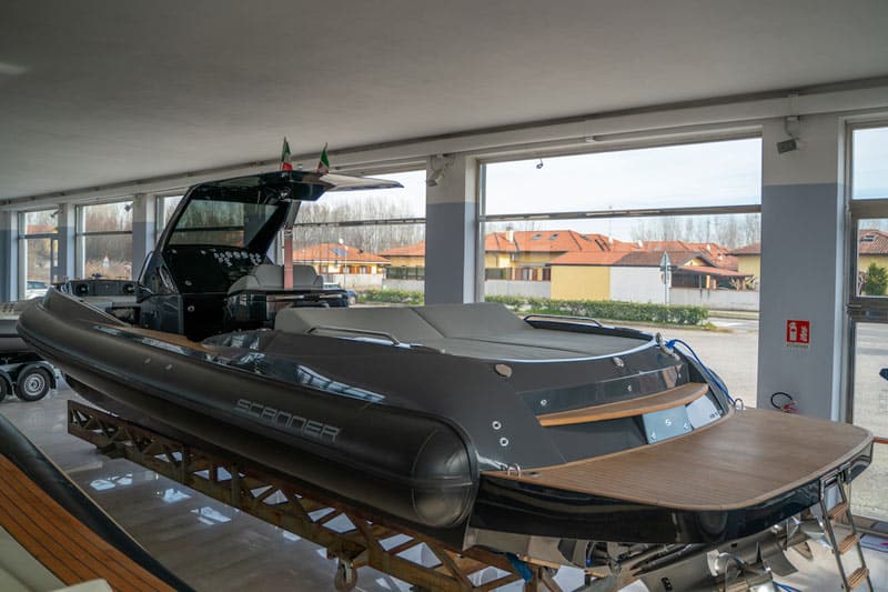 Scanner Marine showroom