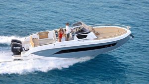 Next 330 LX di Ranieri International, prova in mare