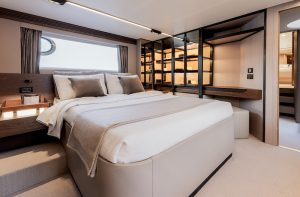 Azimut S7 Owner Suite