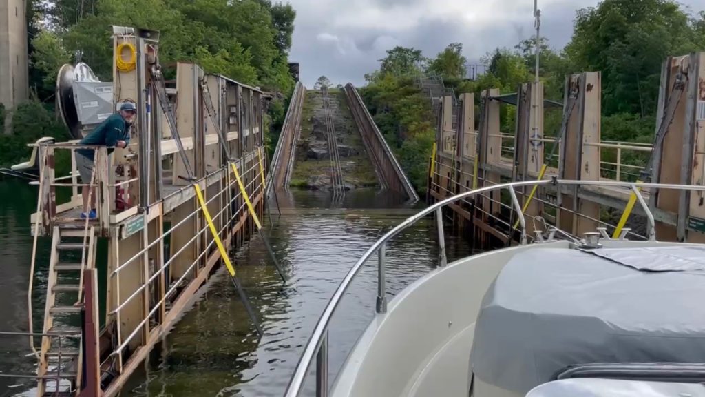 Canada-railroad-lock