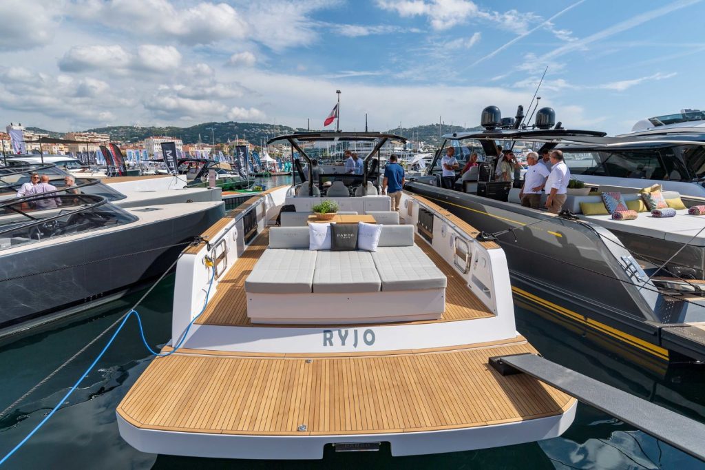 BOAT IN CANNES