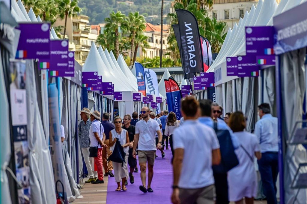 PEOPLE IN CANNES YACHTING