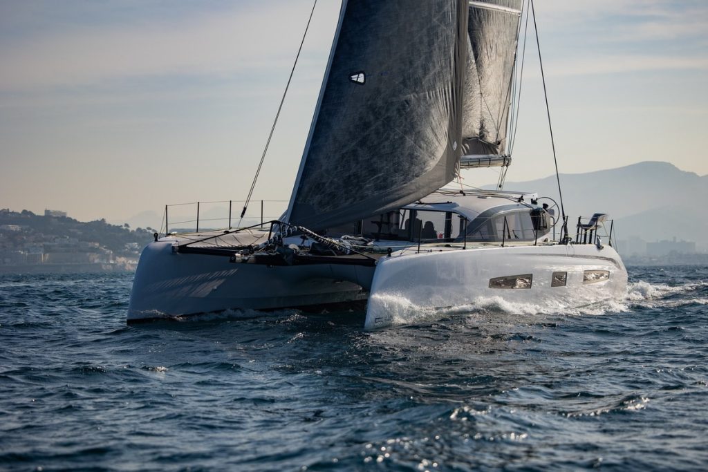 OUTREMER 55 prua