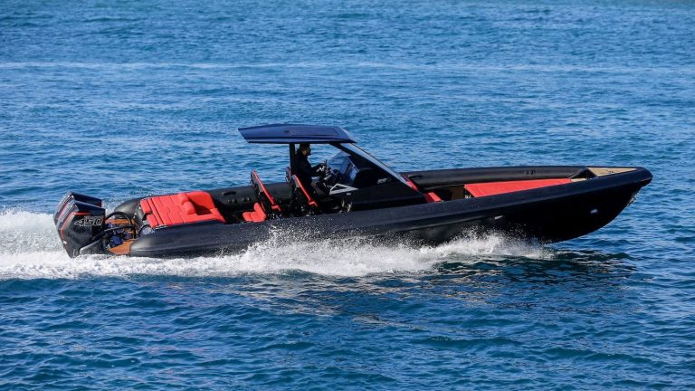 TECHNOHULL 38 GRAND SPORT: a 73 nodi è pura adrenalina con i Mercury 500R