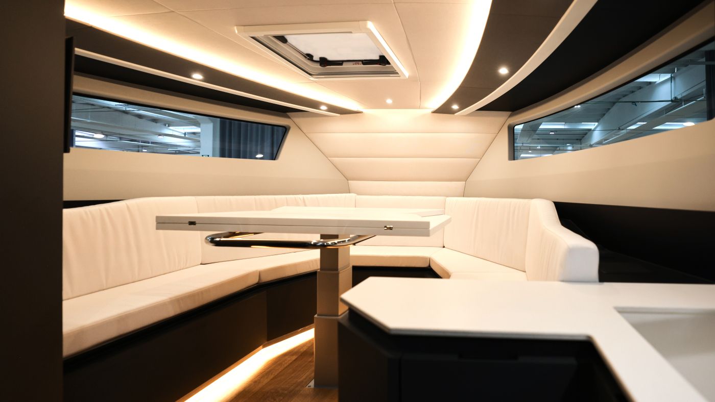 LUXIA YACHTS INTERNI