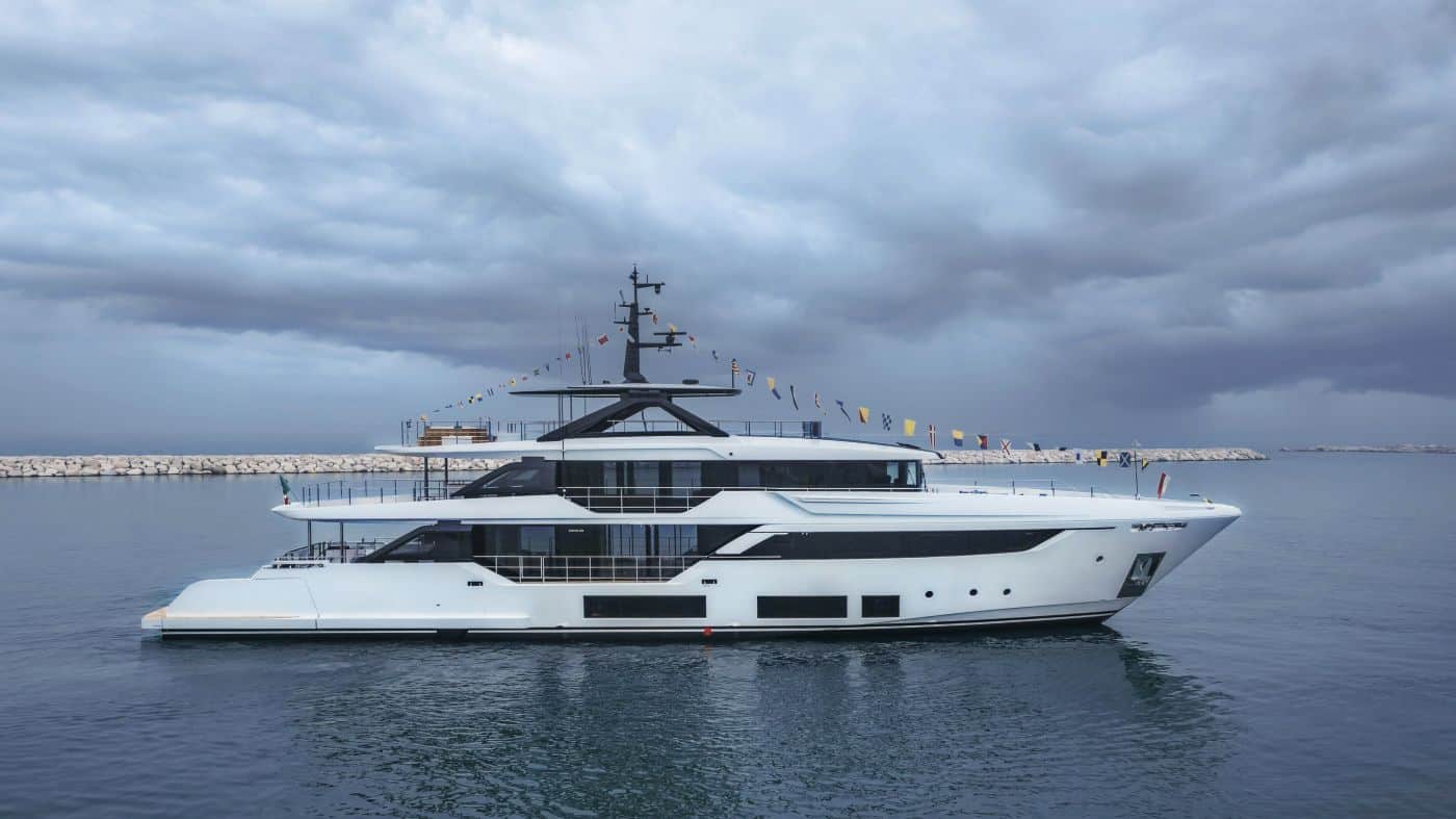 Custom Line Navetta 38