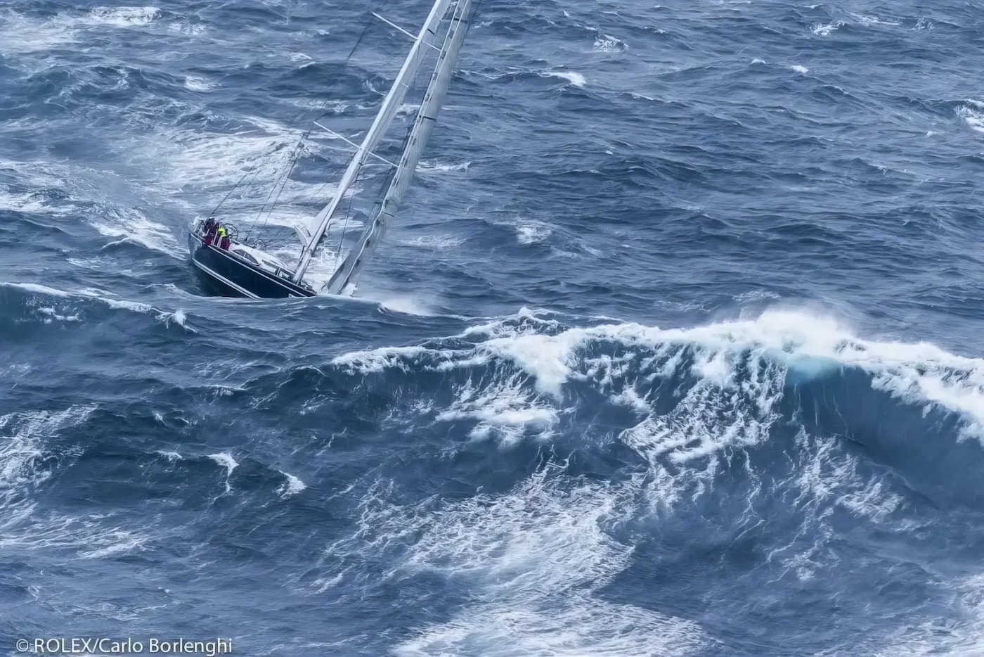 al timone con cattivo tempo, rolex race